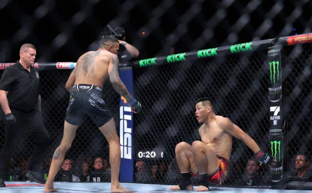 博鱼体育投注-李景亮回归战被KO 中国男子格斗第一人英雄迟暮