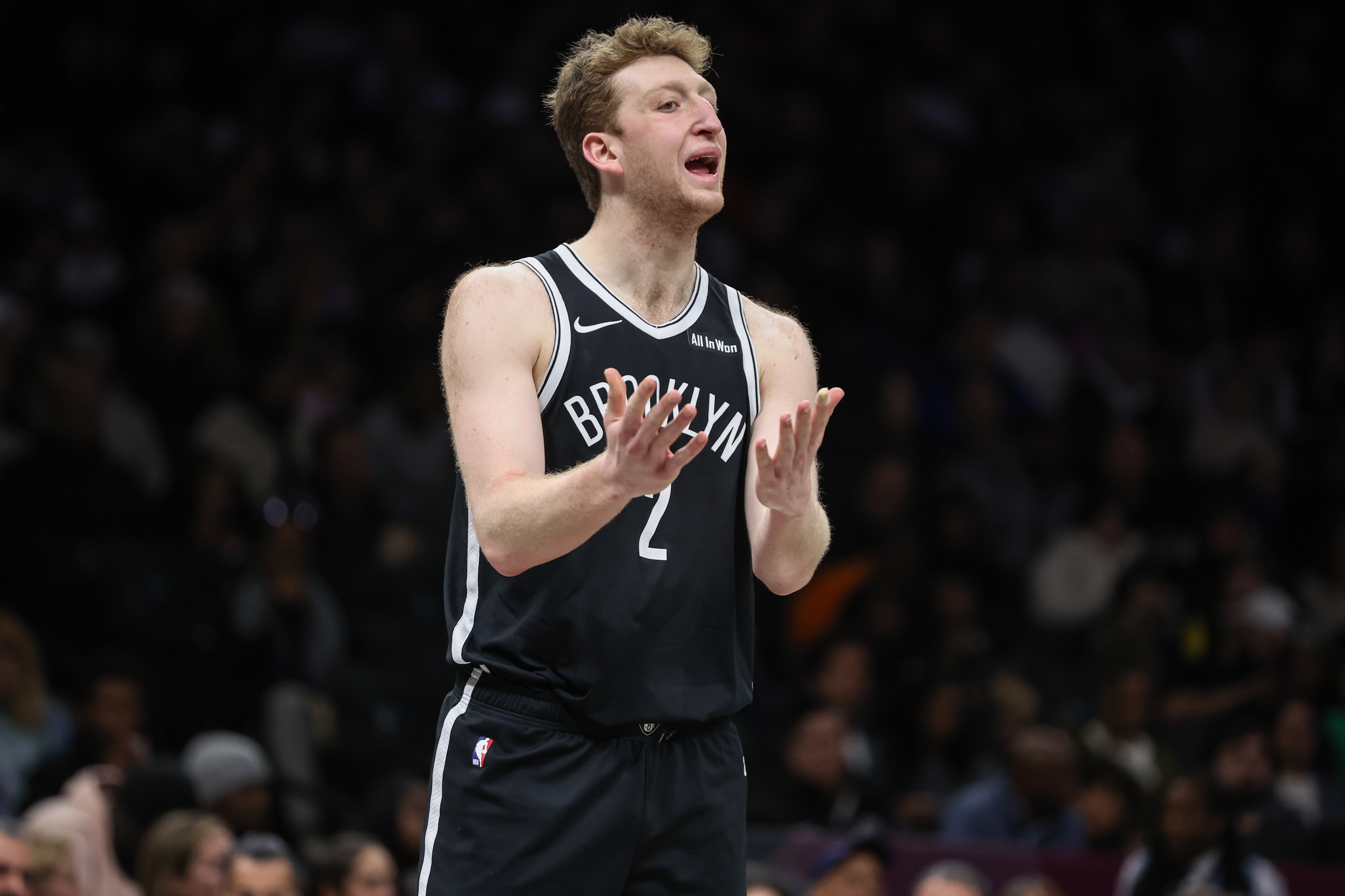 博鱼体育官方网站-一通乱战！曼恩反击被追身大帽 沃尔夫补篮还被帽&amp;再次放篮才进