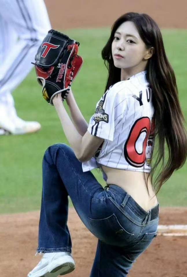 博鱼体育投注-申有娜现身蚕室棒球场开球_新浪新闻